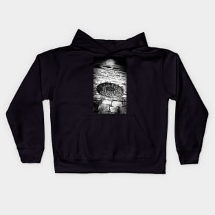 what lies beneath these streets of gold Kids Hoodie